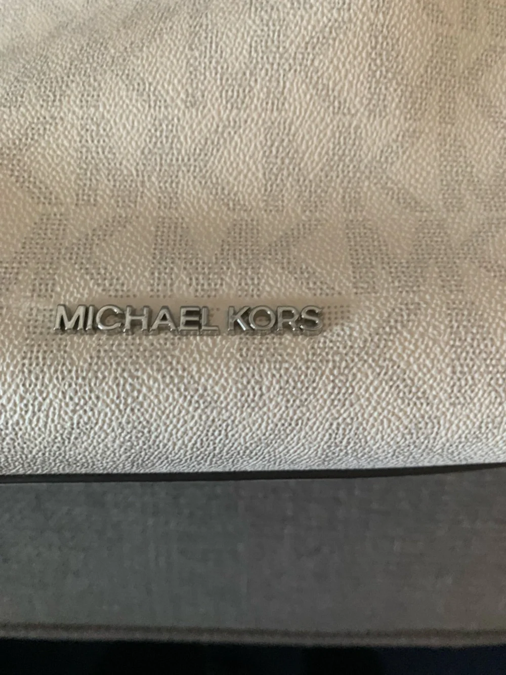 Michael Kors Cream Signature Tote with Gold Logo - Picture 4 of 10